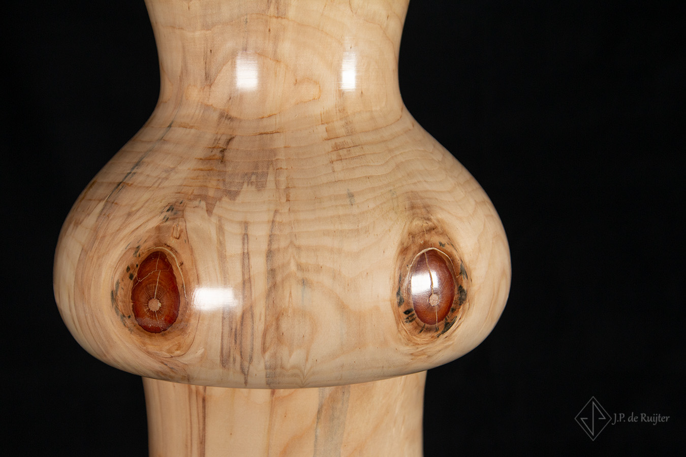 Design lamp van apenboom, slangenden, detail.